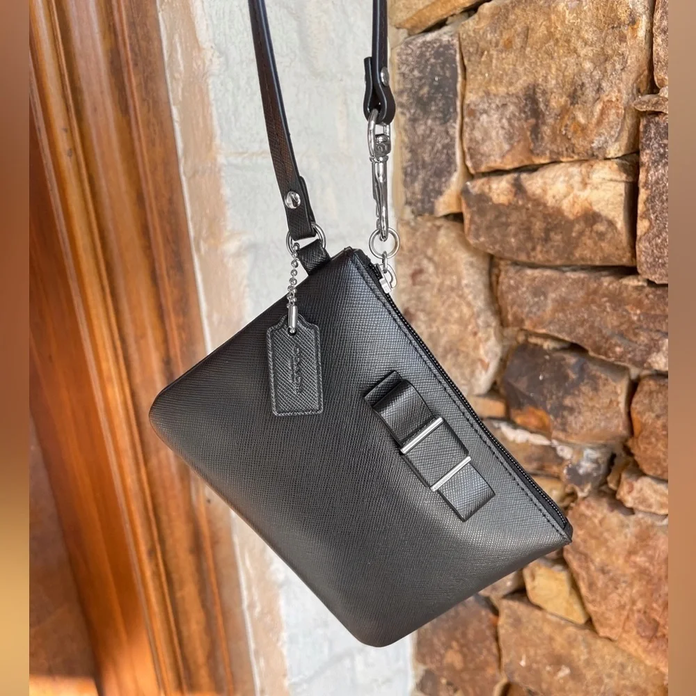 Coach Bow wristlet | Black Leather